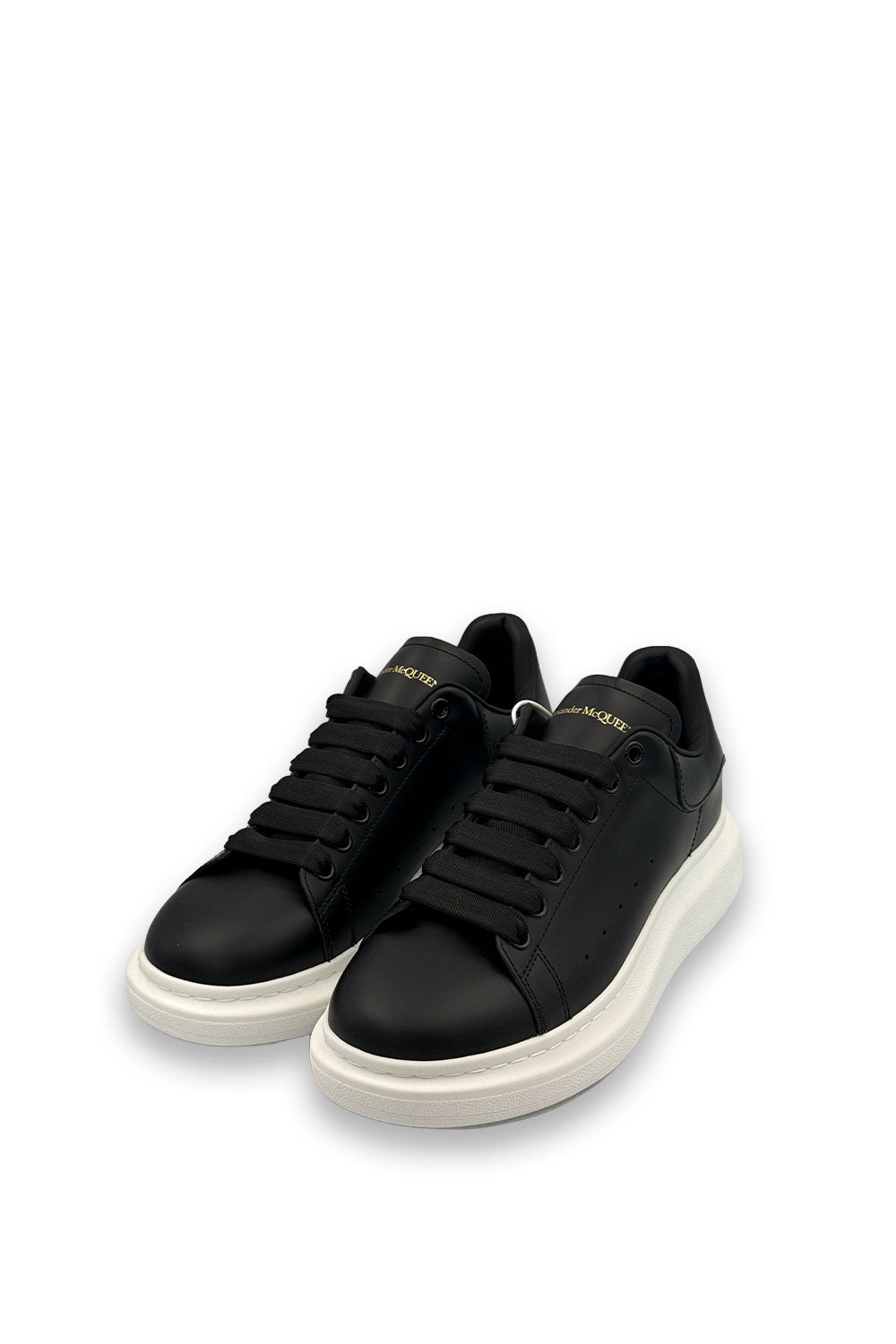 TENIS ALEXANDER MCQUEEN NEGRO TOTAL SUELA BLANCA