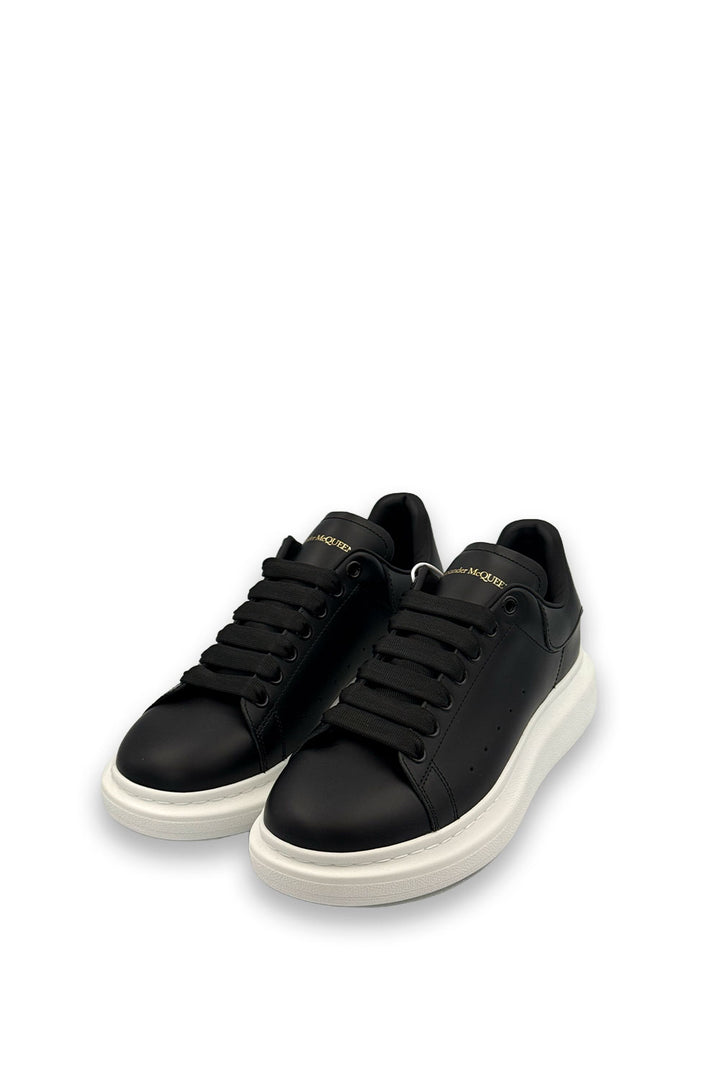 TENIS ALEXANDER MCQUEEN NEGRO TOTAL SUELA BLANCA