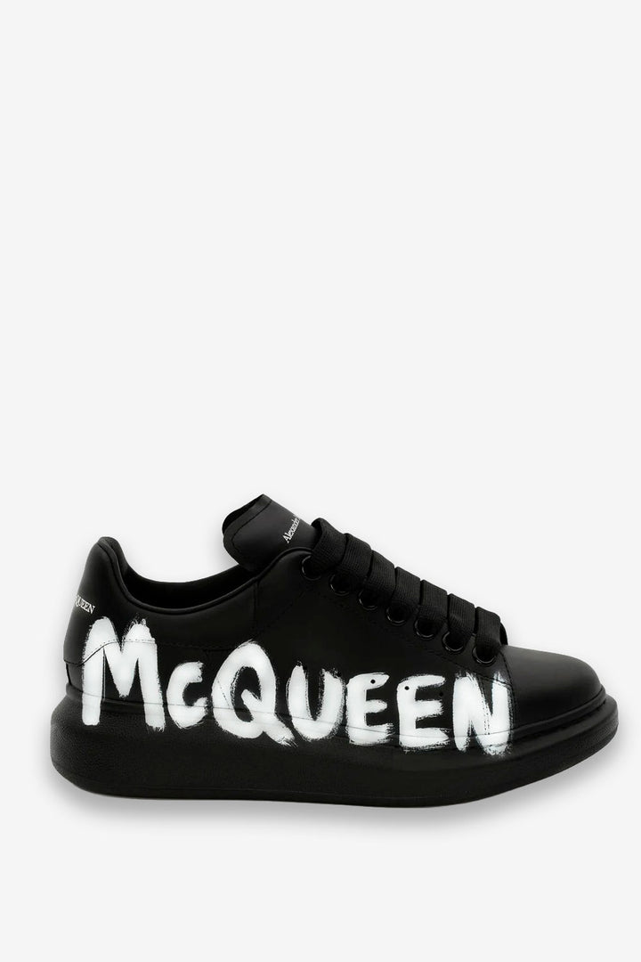 TENIS ALEXANDER MCQUEEN NEGRO GRAFFITI BLANCO