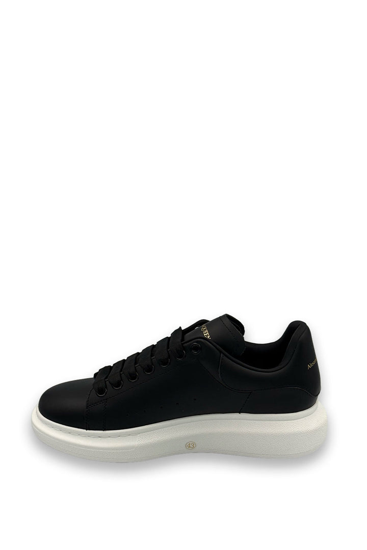 TENIS ALEXANDER MCQUEEN NEGRO TOTAL SUELA BLANCA