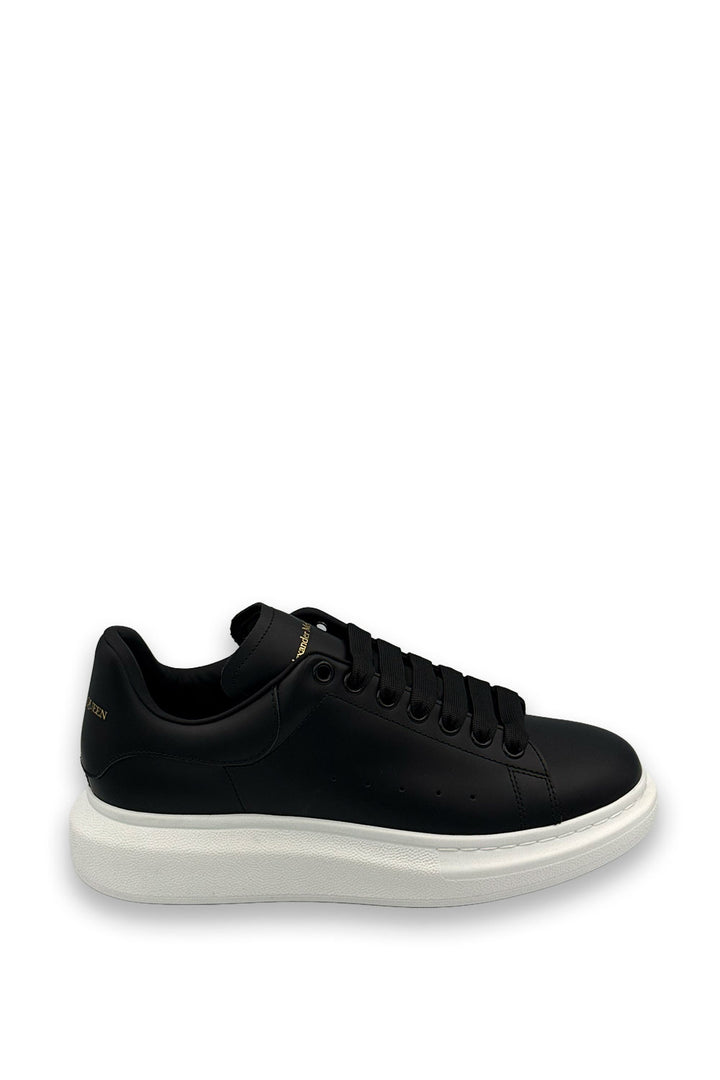 TENIS ALEXANDER MCQUEEN NEGRO TOTAL SUELA BLANCA